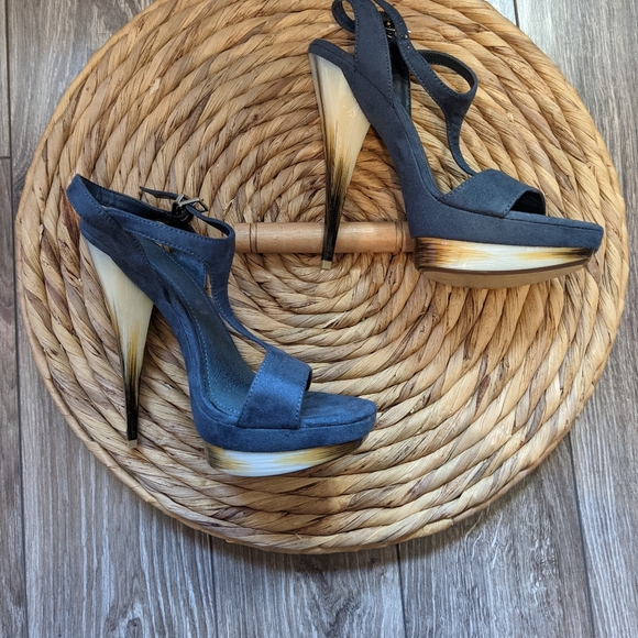 NWOT (W36) Blue T-strap Platform Sandal - Picture 3 of 5